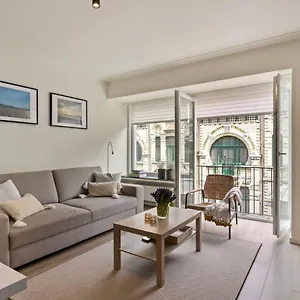  Appartement Spacious Apt Near The Beach In The Heart Of The Lively City Center België